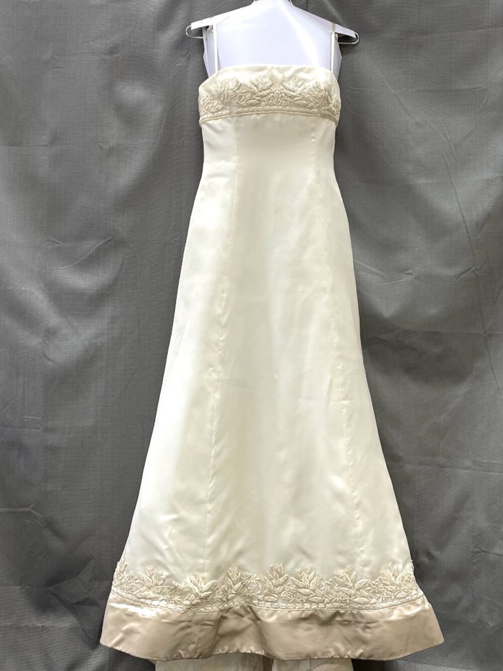 Vintage 1990s Vera Wang Ivory Organza Wedding Gown